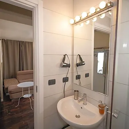 Cconforthotels Cavour 3* Bari